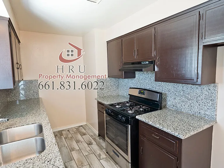 1821 Lacey St — Photo 4
