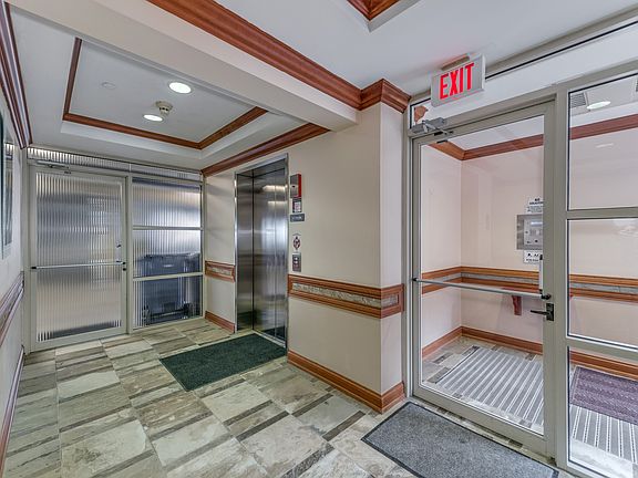 4th image of 17 E Hattendorf Ave Unit 203