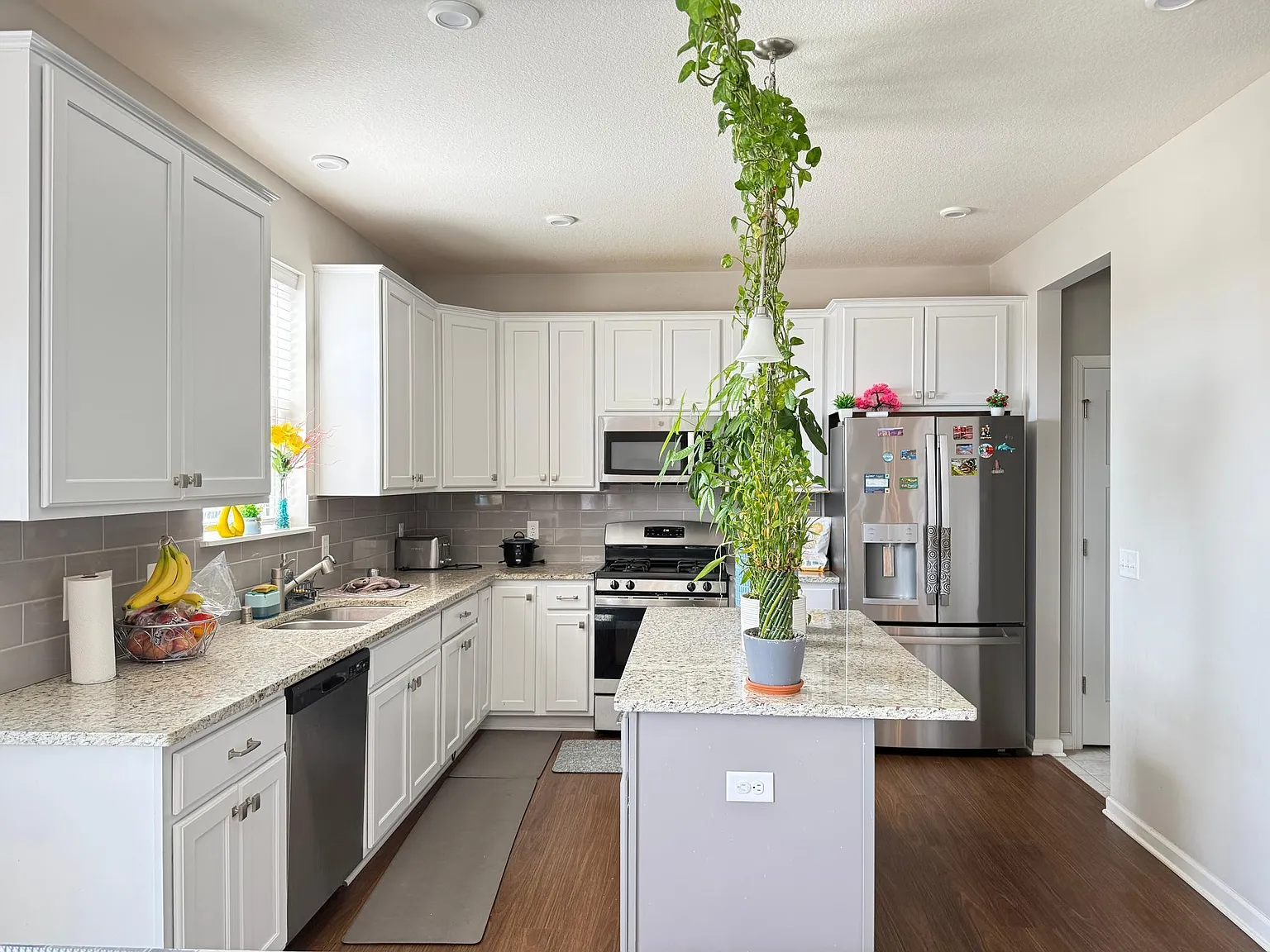 4 bed, 3.5 bath, 2867 sqft, $3,250 — Photo 4