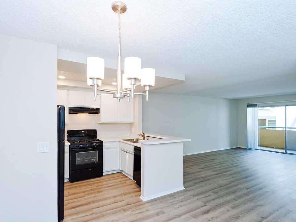 1st image of 6228 Fulton Ave #204