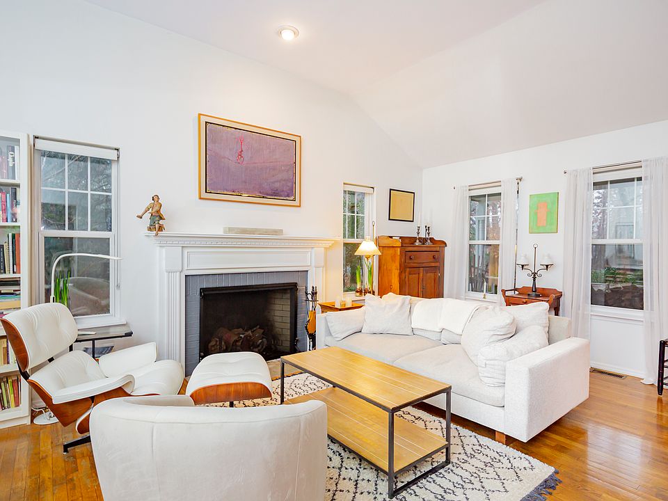 1st image of 98 Thomas Ave