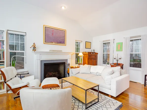 98 Thomas Ave, Amagansett, NY 11930