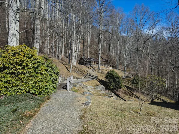735 Whisper Mountain Dr, Leicester, NC 28748
