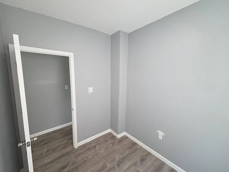 3237 Seymour Ave — Photo 17