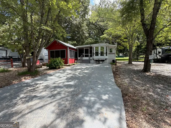 66 Maple Wood Ln, Cleveland, GA 30528