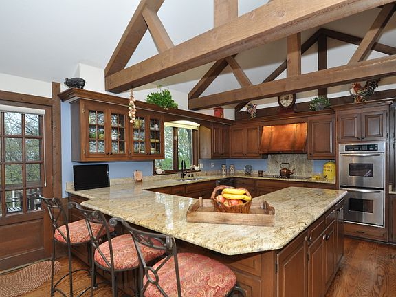 Breakfast Bar in Kitchen