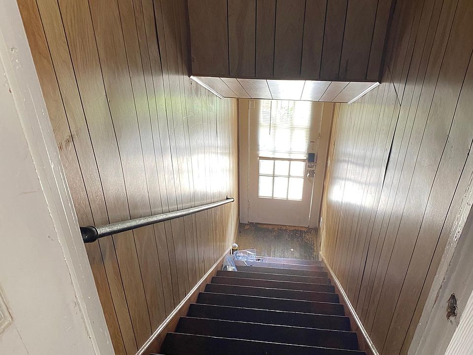 1st image of 521 Essex St #B