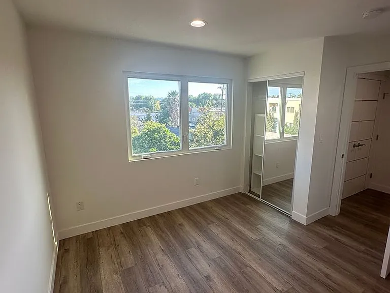 16561 Vine Ter #16561 — Photo 26
