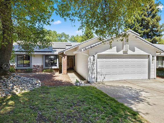 3rd image of 2750 Hillcrest Dr