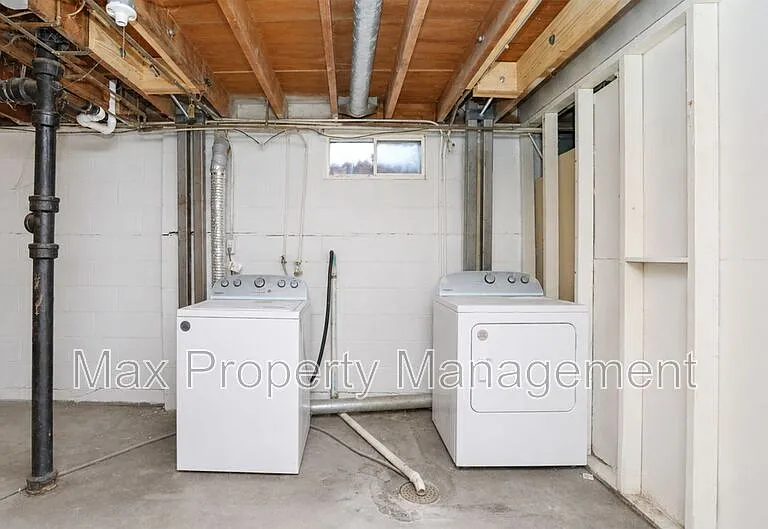3422 SW 8th St — Photo 17