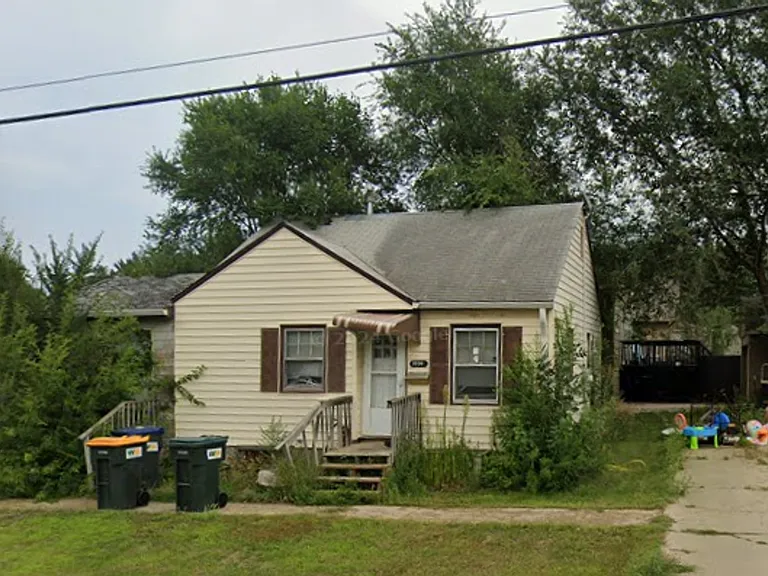 3034 N Lewis Ave — Photo 1