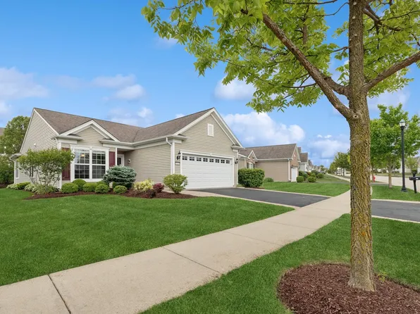 3421 Rockwell Cir, Mundelein, IL 60060