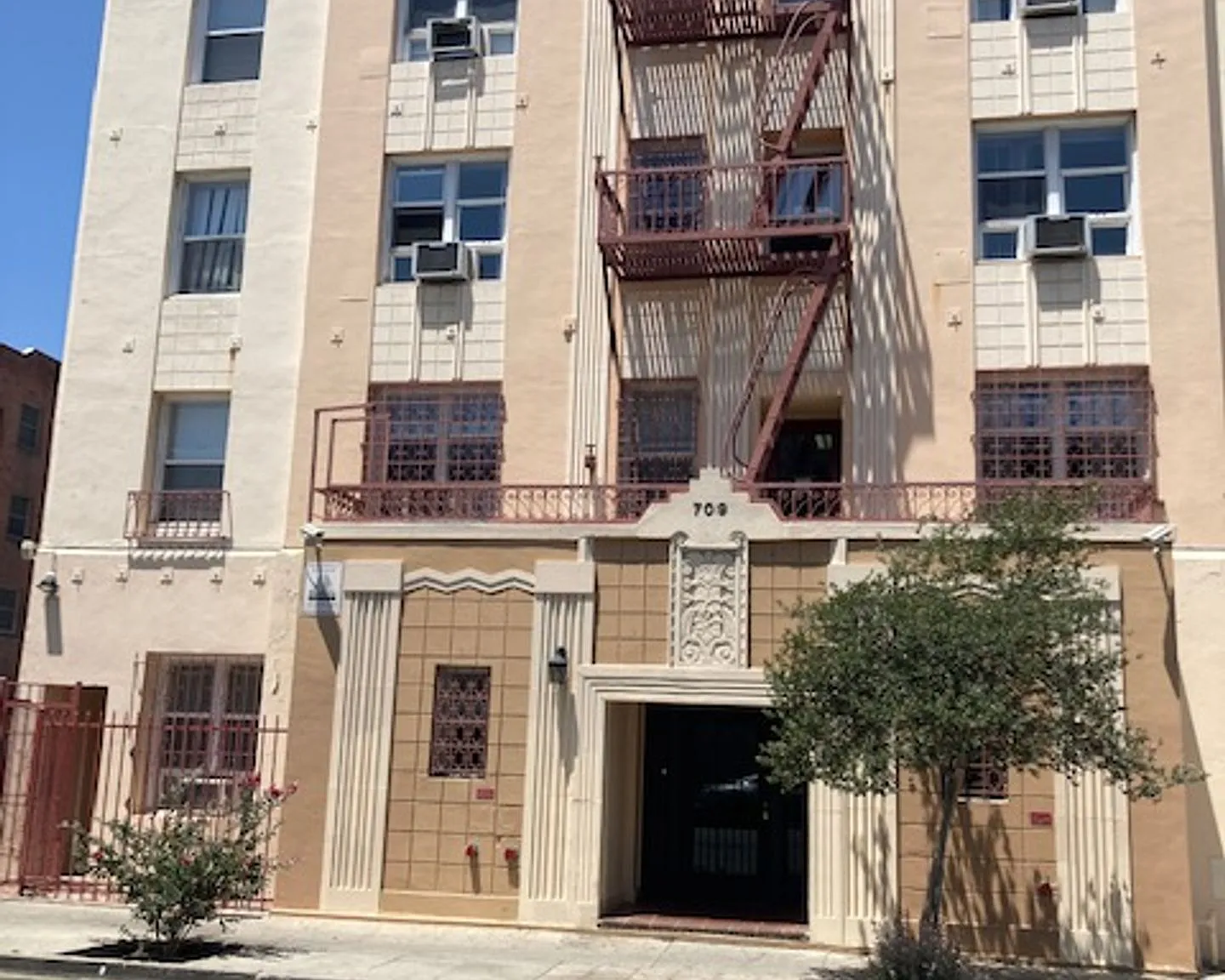 Mariposa Apartments...Gorgeous Newly Remodeled Stylish Apartments...Great Location! CALL NOW! — Photo 1