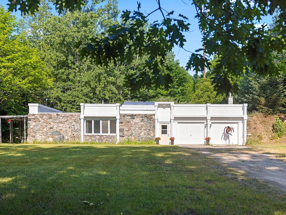 9051 E Strang Rd