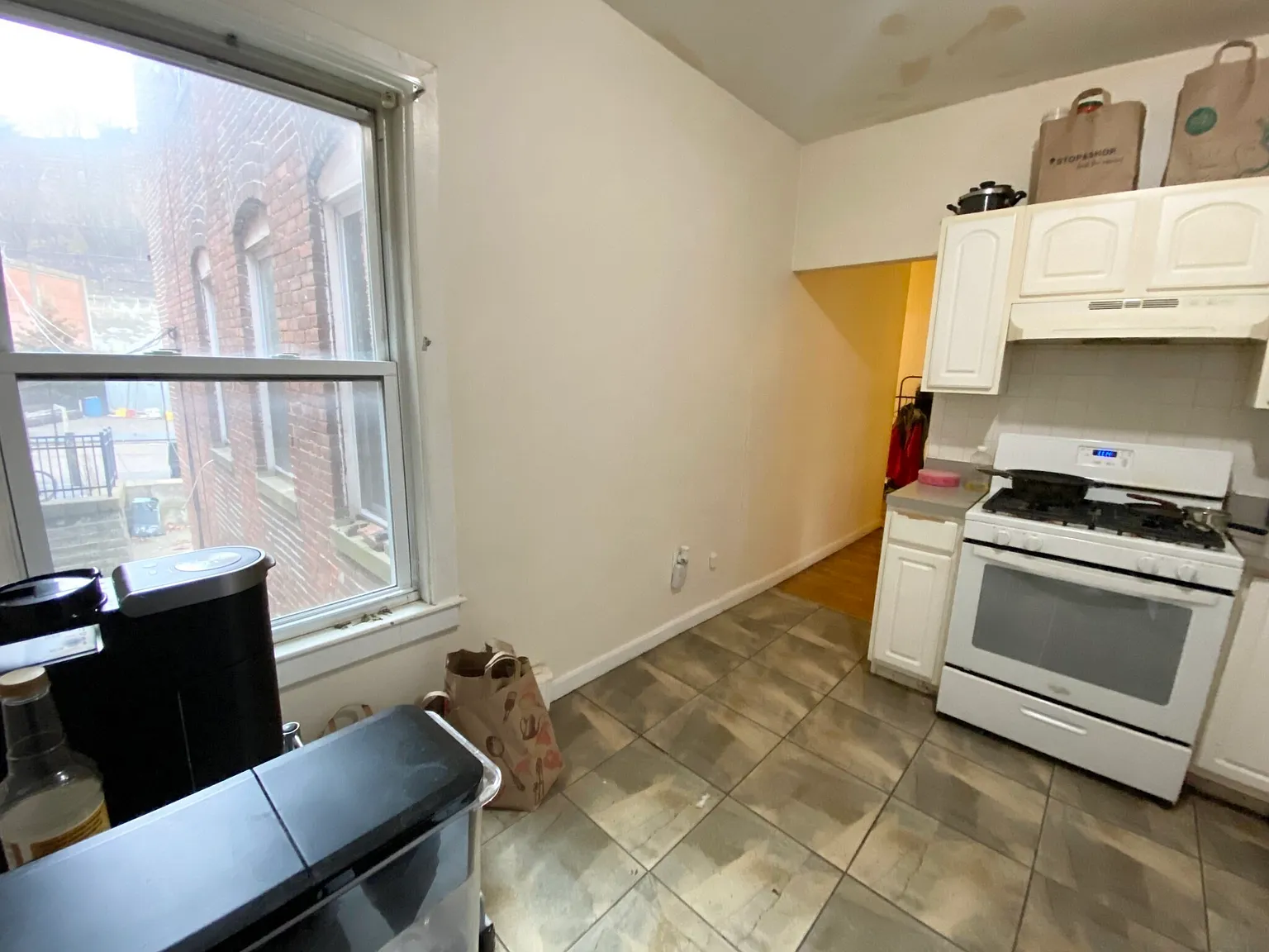 3 bed, 1.0 bath, 850 sqft, $2,700 — Photo 4