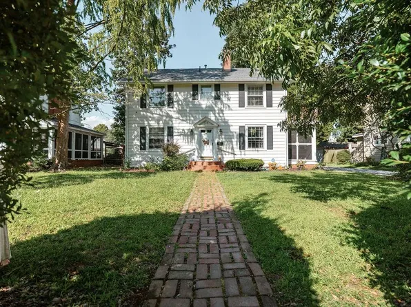 40 Pear Ave, Hampton, VA 23661