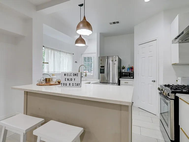 4801 Avenue H — Photo 15