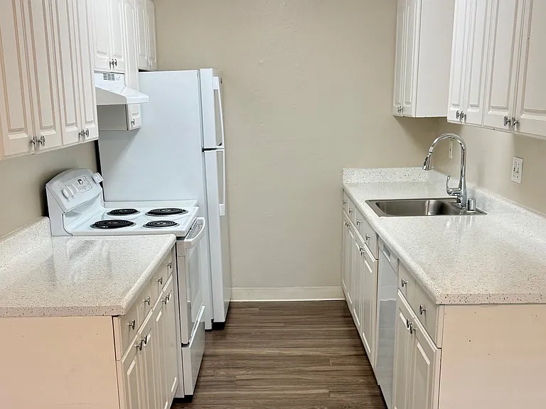 7521A Santee Dr #7521A — Photo 2