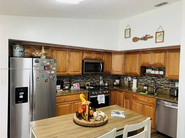 10374 SW 208th Ln, Cutler Bay, FL 33189