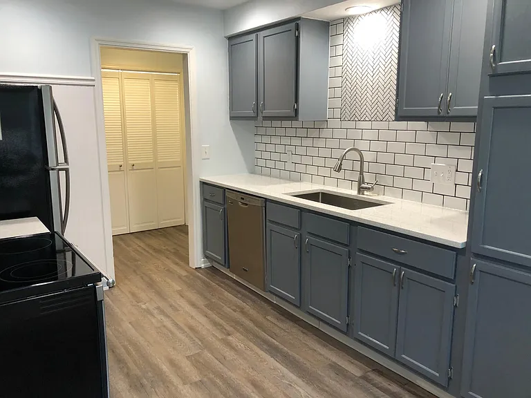 8008 Newton St — Photo 3