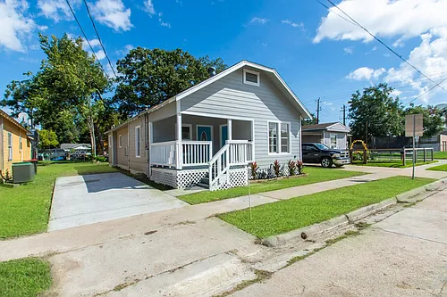 320 E Murrill St Photo 1