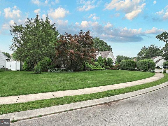3rd image of 2425 Brookmar Dr