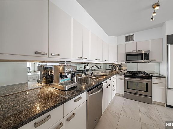 3rd image of 6 Horizon Rd APT 1605