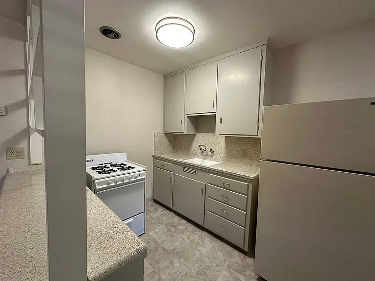 2508 L Street Classic Midtown Living — Photo 29