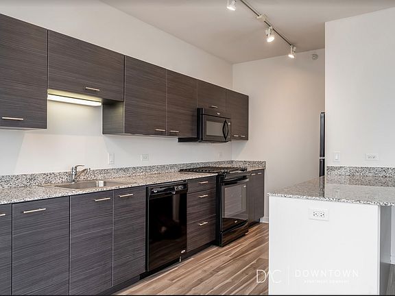 4th image of 770 N Lasalle St #1504