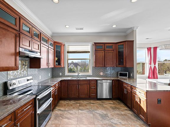 3rd image of 240 Wilkins Rd