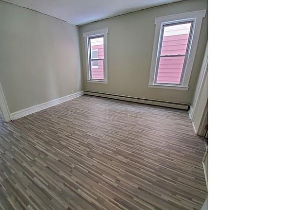 5th image of 118 Brookdale Ave
