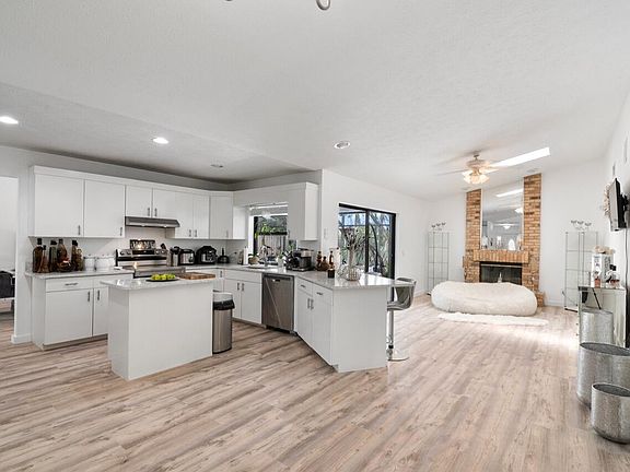 4th image of 1692 SE Floresta Drive