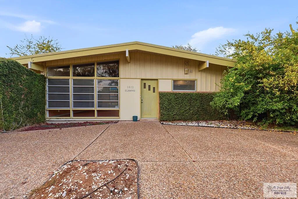 3 bed, 3.0 bath, 2250 sqft, $2,195 — Photo 3