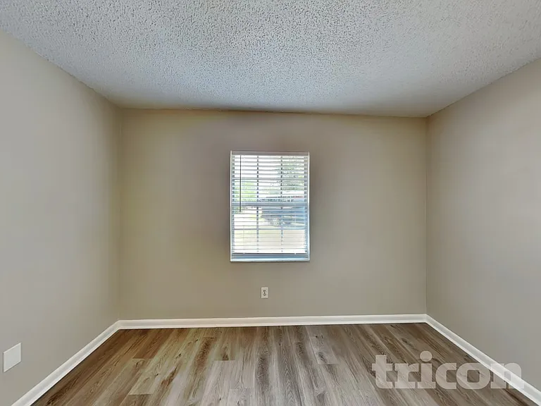 1404 Fernwood Pl — Photo 13
