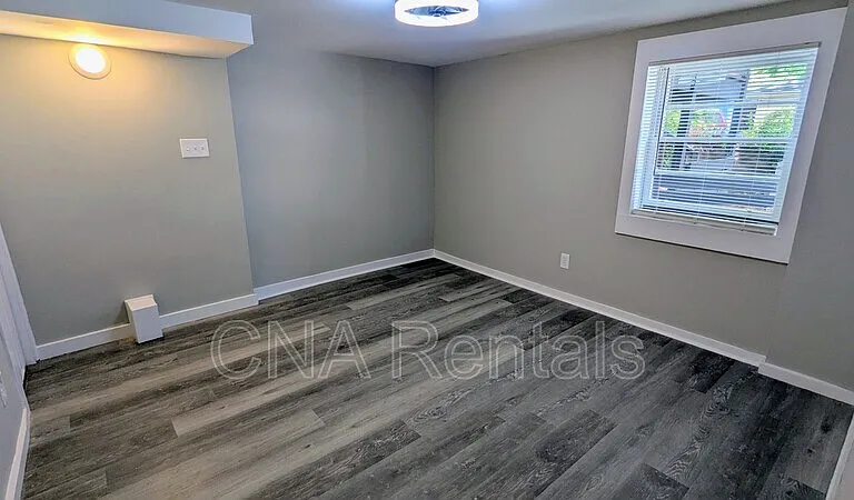 1772 Martin Pl SE #B — Photo 13