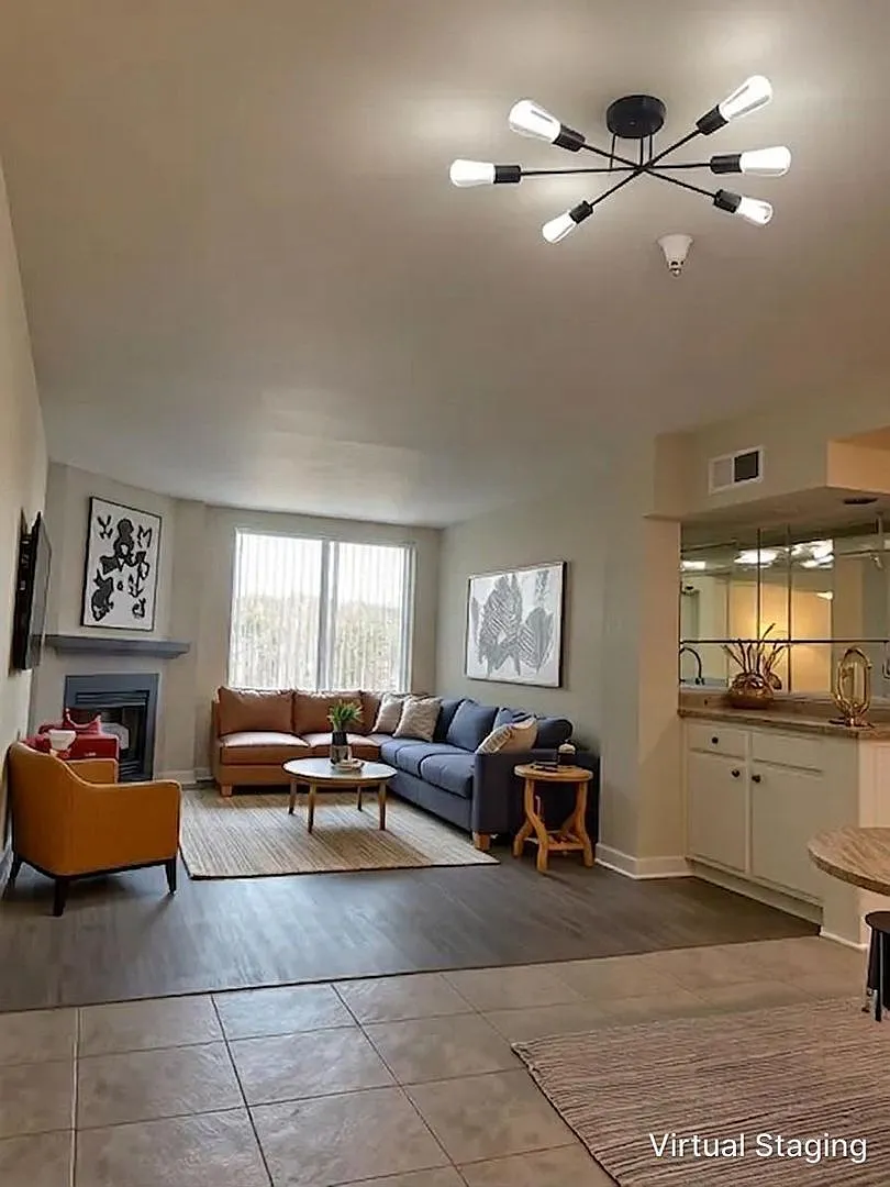 1 Bedroom, 1 Bathroom North Hollywood Condominium for Lease! — Photo 4