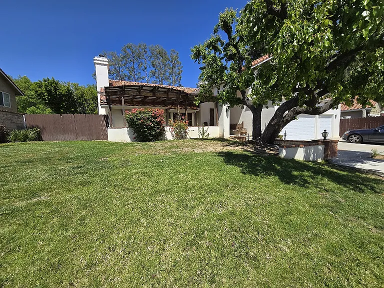 19613 Hiawatha St — Photo 3