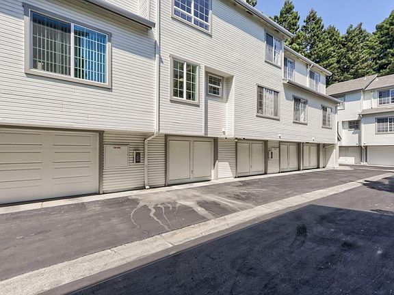 5th image of 983 Belmont Ter Unit 4