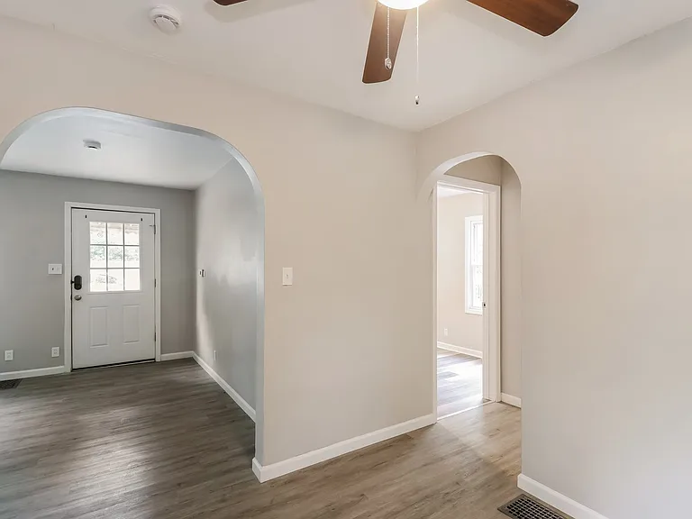 528464_017_living_room_13109392.jpg