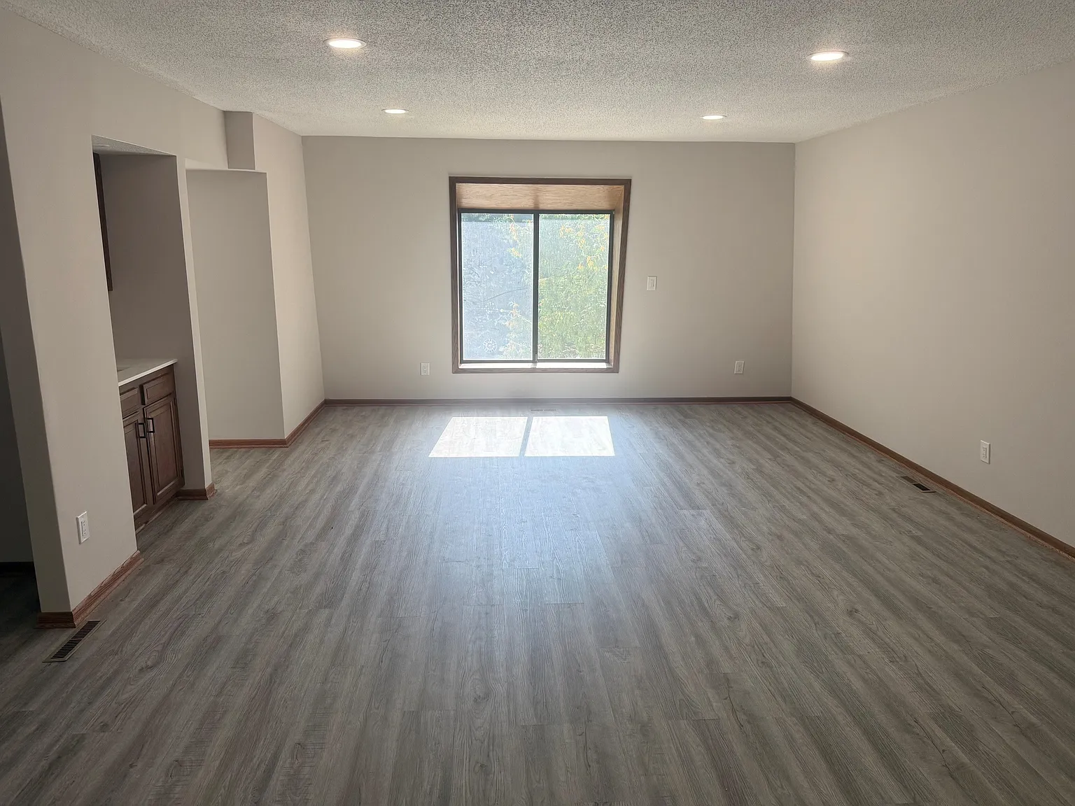 5540 Malibu Dr — Photo 4