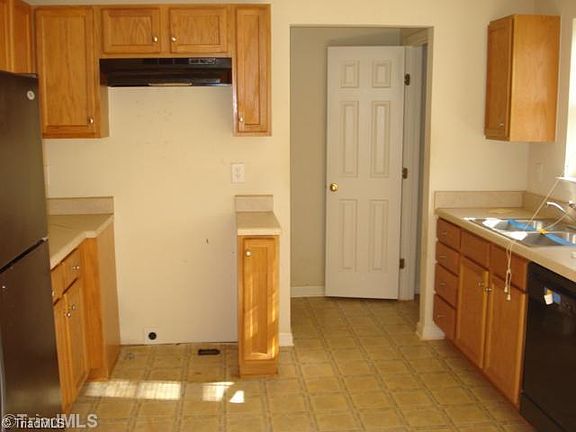 3rd image of 154 Drewsbury Dr