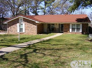 209 Valleyview Ct, Azle, TX 76020