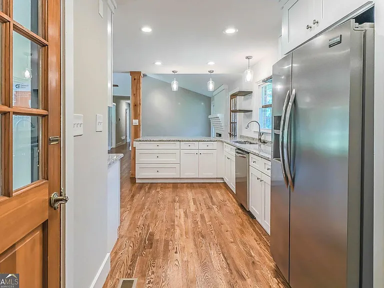 99 Woodvalley Dr — Photo 16