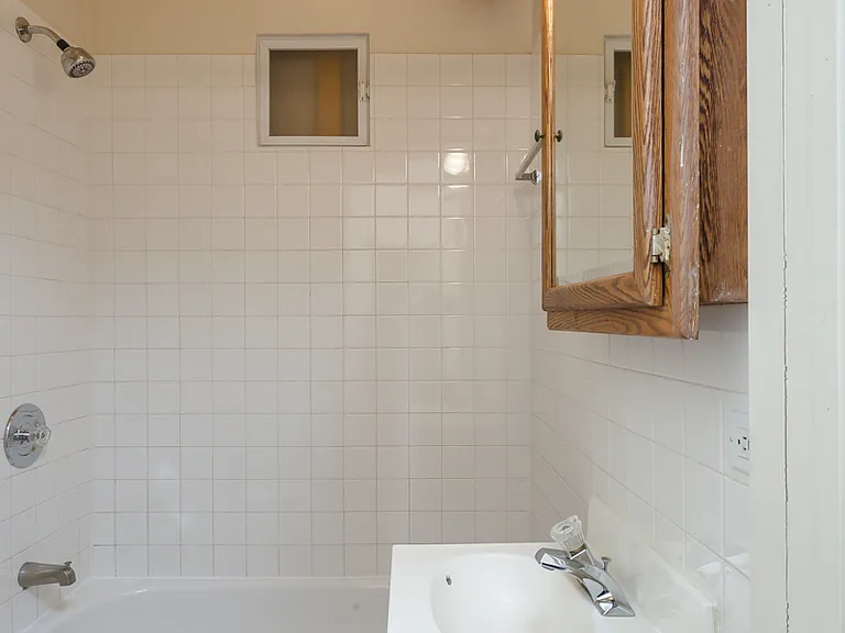703 W Willow St #1A — Photo 8