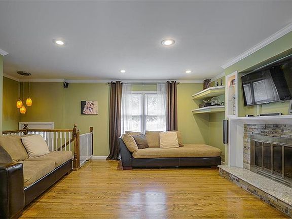 3rd image of 10810 W 91st Ter