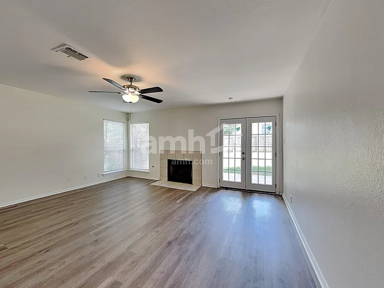 2207 Southeastern Trl — Photo 5
