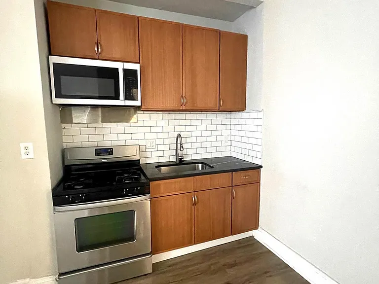 110 W Tabor Rd — Photo 5