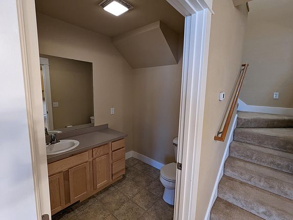 2nd image of 1907 W Dickerson St APT 6