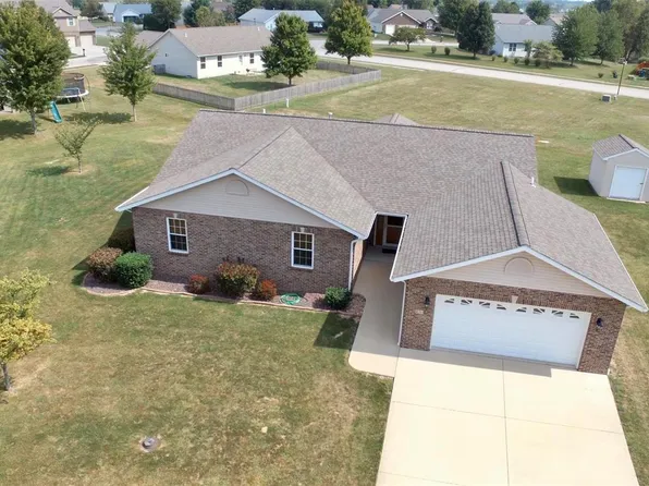 420 Bloomfield Ct, Lebanon, IL 62254