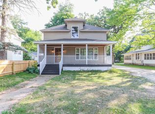 707 School St, Waupaca, WI 54981